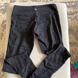 Lululemon black wunder under leggings, size 4.